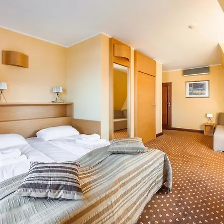 Apartamenty Sun & Snow Continental Blisko Plazy Krynica Morska Exterior foto